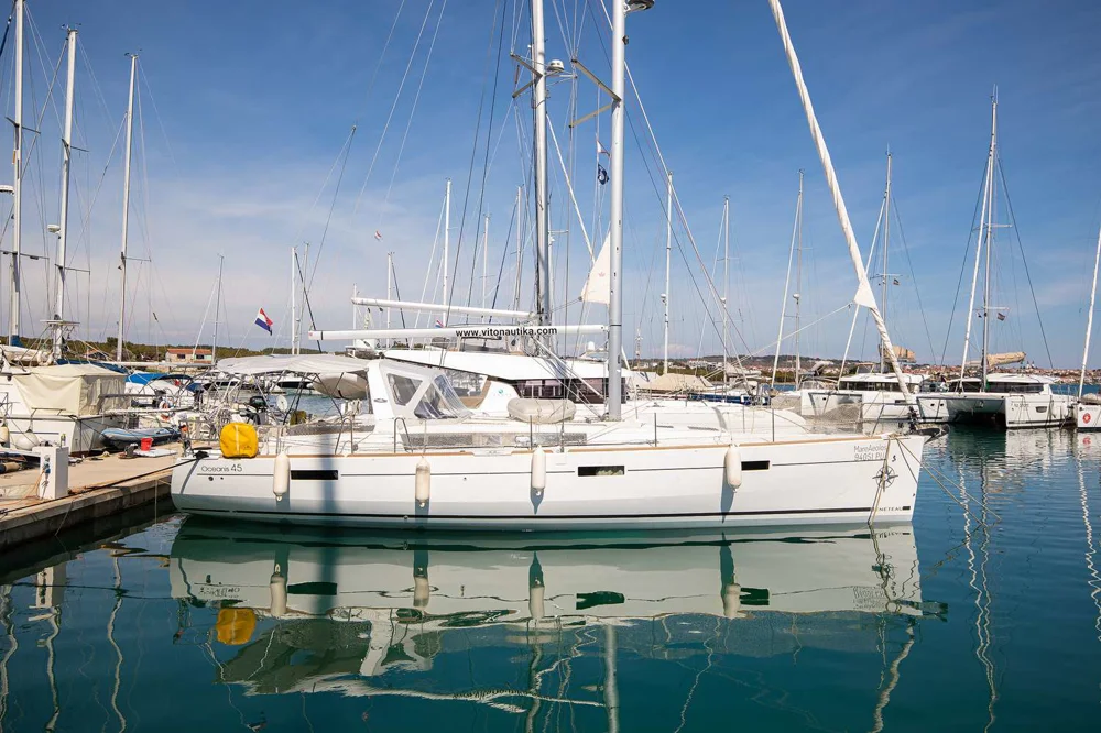BoatPhoto.coverAlt