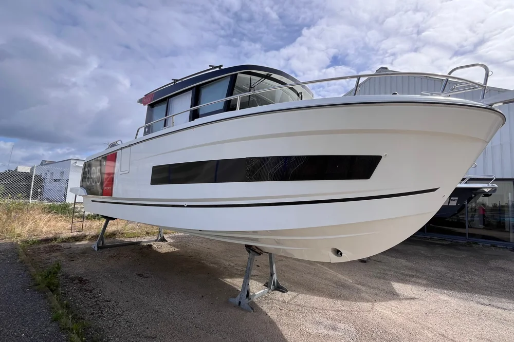 BoatPhoto.coverAlt