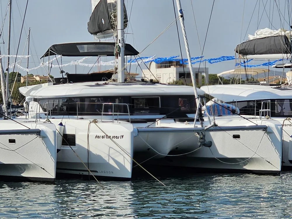 BoatPhoto.coverAlt