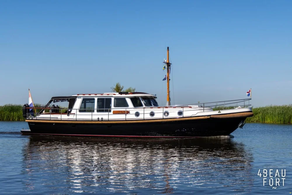 BoatPhoto.coverAlt