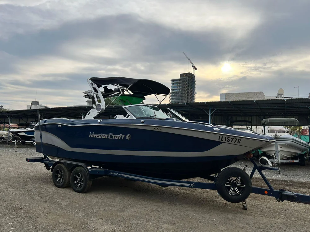 BoatPhoto.coverAlt