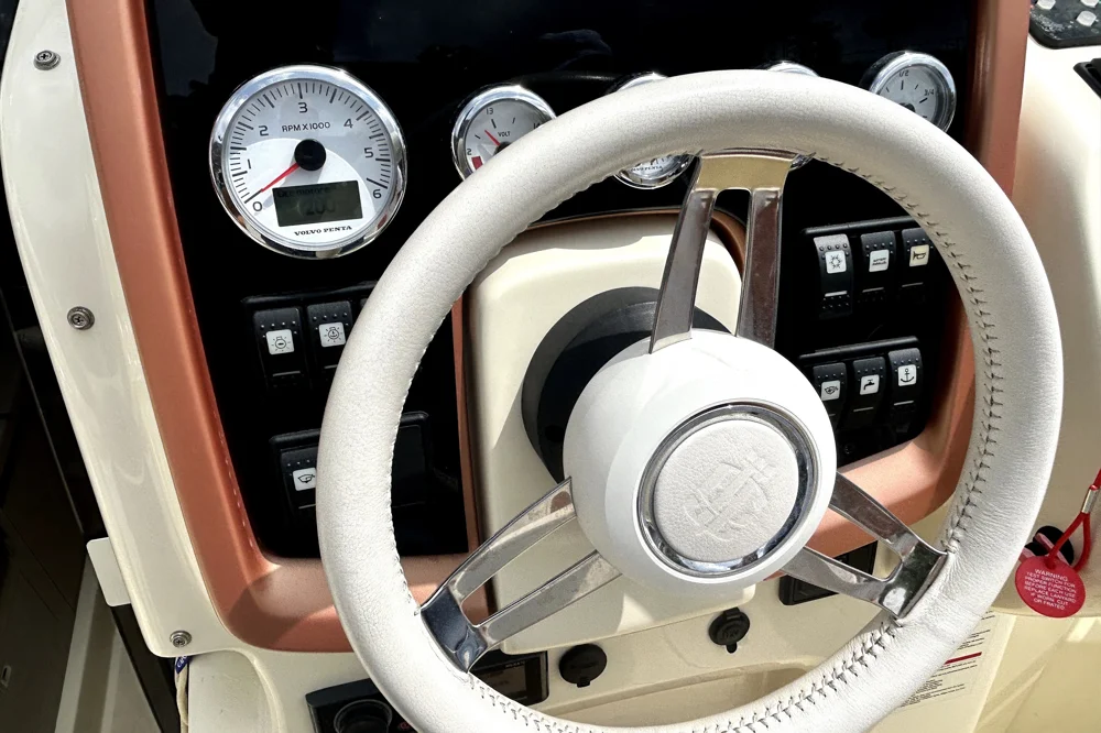 2023 INVICTUS Capoforte CX280 for sale in Mandelieu-la-Napoule, France, photo 2 of 5