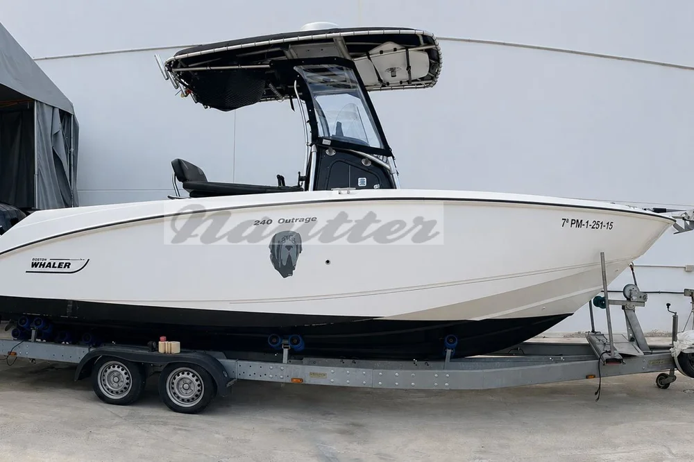 2005 Boston Whaler 240 Outrage for sale in Barcelona, Spain, photo 2 of 5
