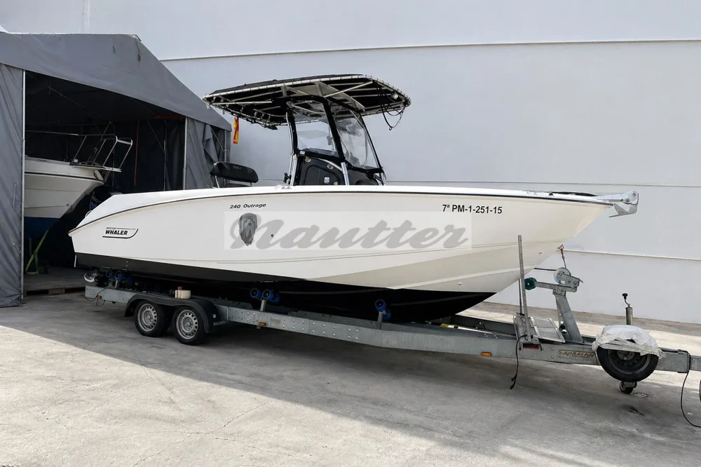 2005 Boston Whaler 240 Outrage for sale in Barcelona, Spain, photo 3 of 5