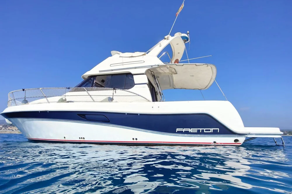 BoatPhoto.coverAlt