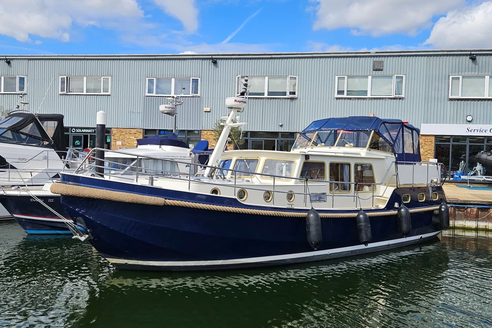 BoatPhoto.coverAlt