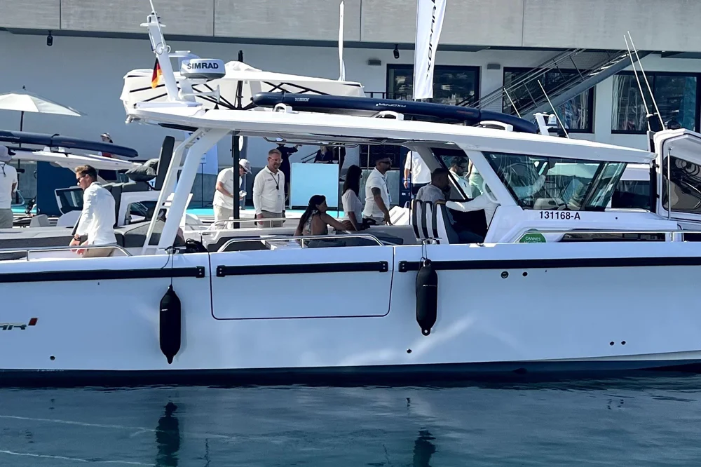 BoatPhoto.coverAlt