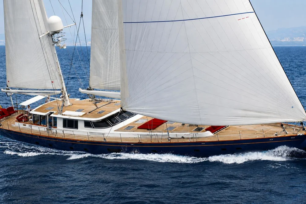 BoatPhoto.coverAlt
