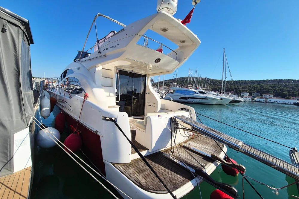 BoatPhoto.coverAlt