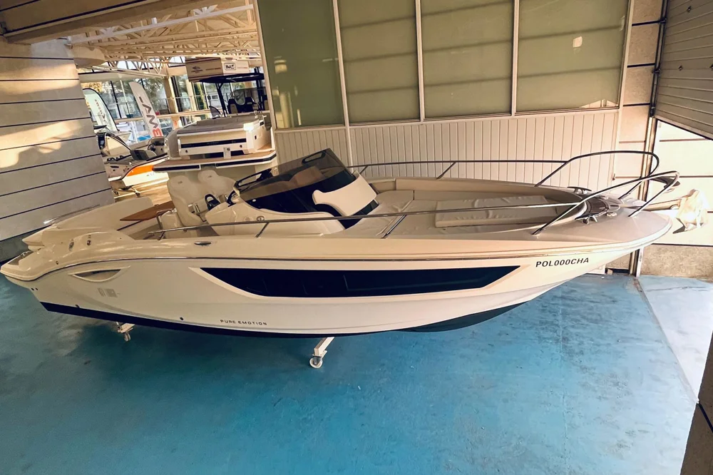 BoatPhoto.coverAlt