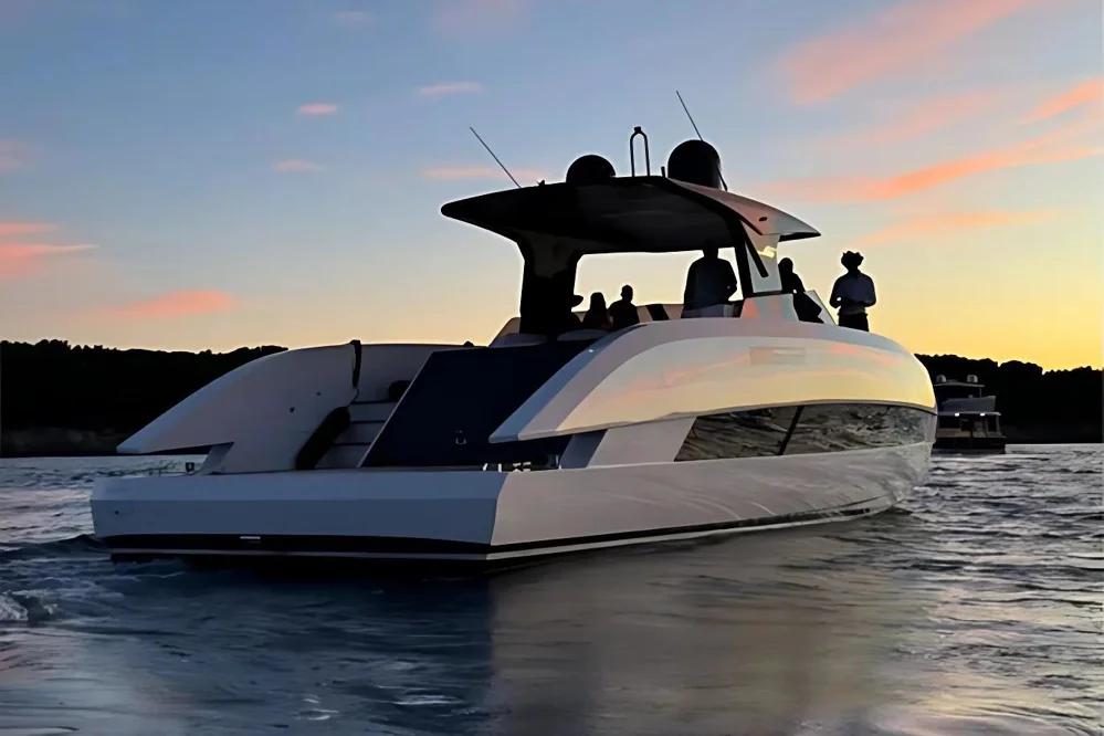 BoatPhoto.coverAlt
