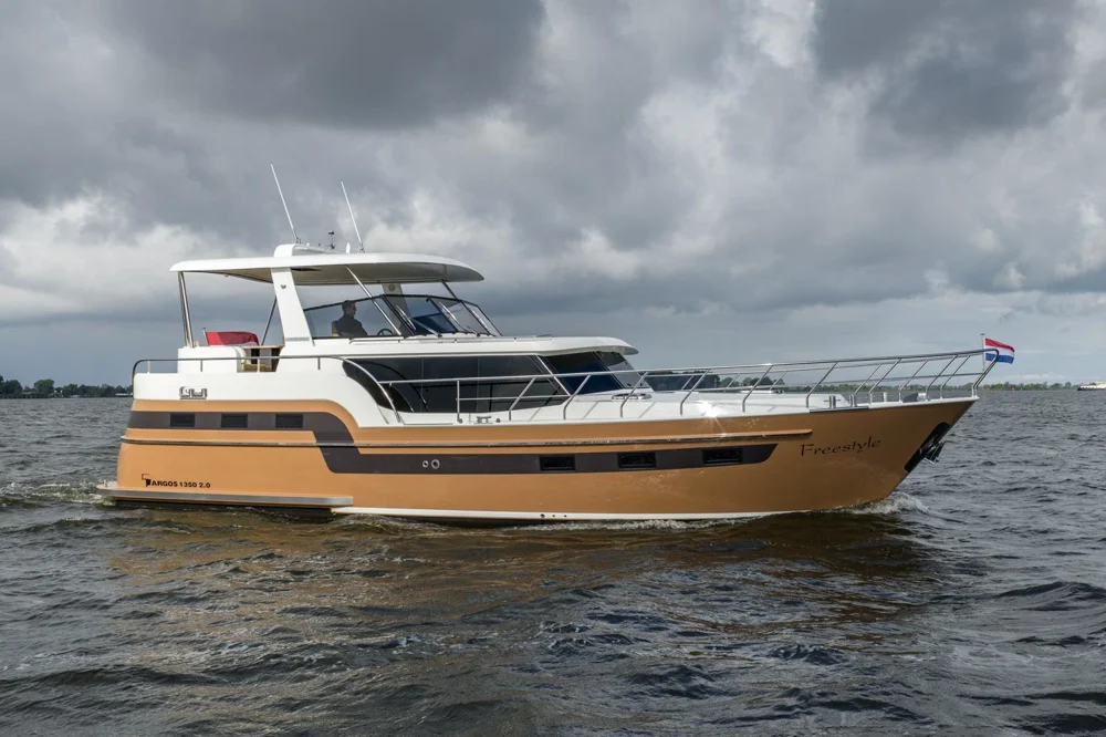BoatPhoto.coverAlt