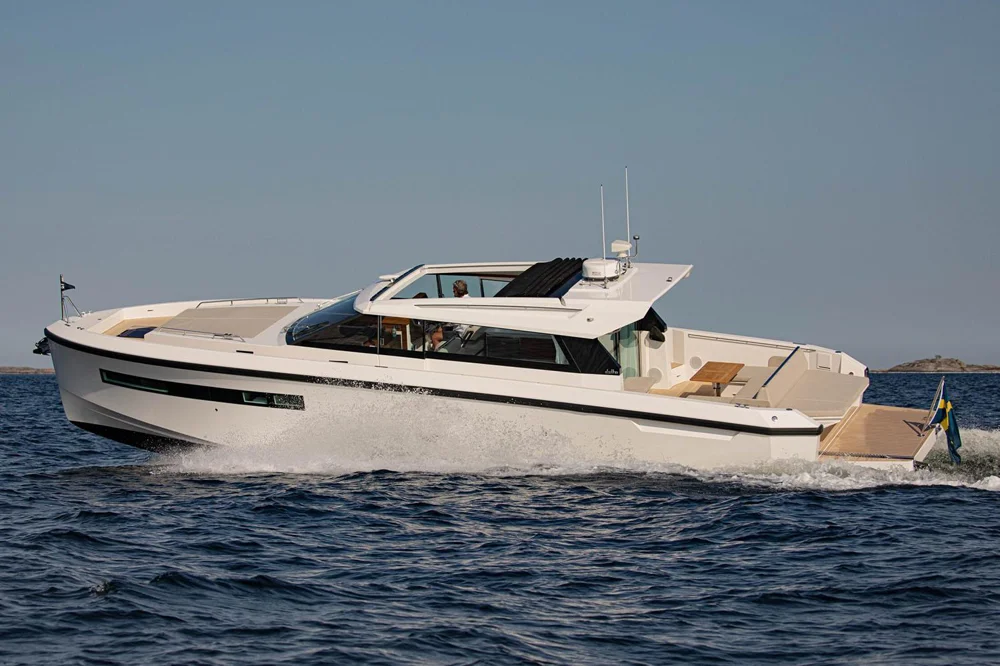 BoatPhoto.coverAlt