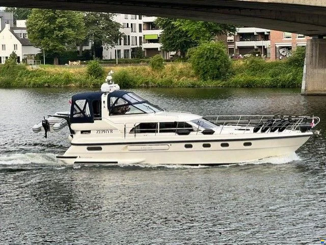 BoatPhoto.coverAlt
