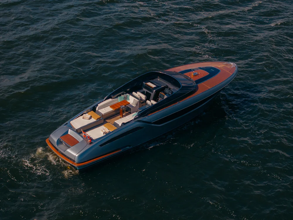 BoatPhoto.coverAlt