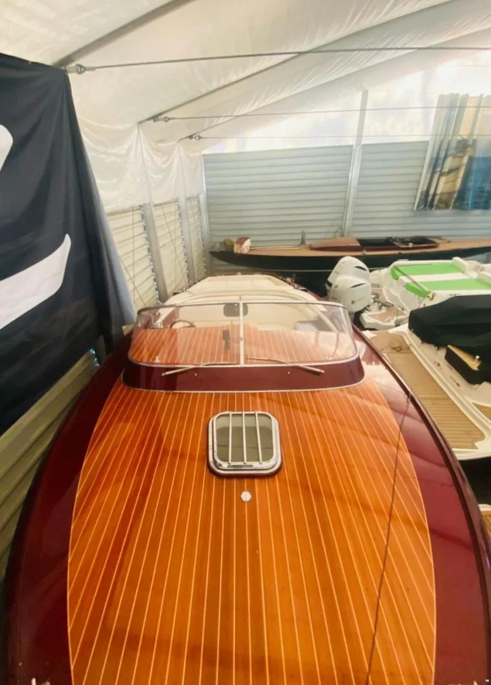BoatPhoto.coverAlt