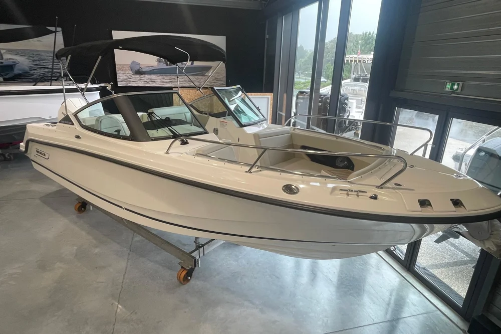 2025 Boston Whaler 240 Vantage for sale in Hyères, France, photo 2 of 5