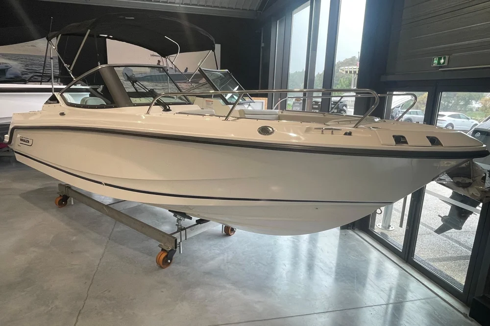 2025 Boston Whaler 240 Vantage for sale in Hyères, France, photo 3 of 5