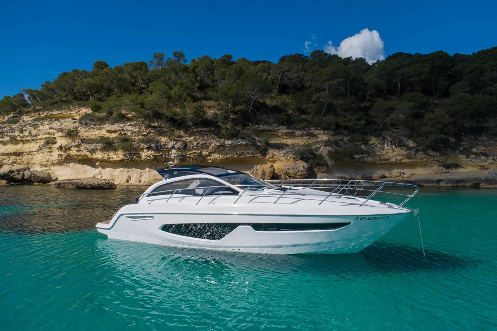 BoatPhoto.coverAlt