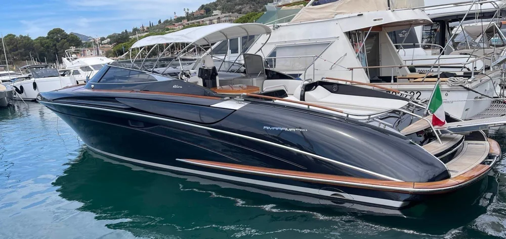 BoatPhoto.coverAlt