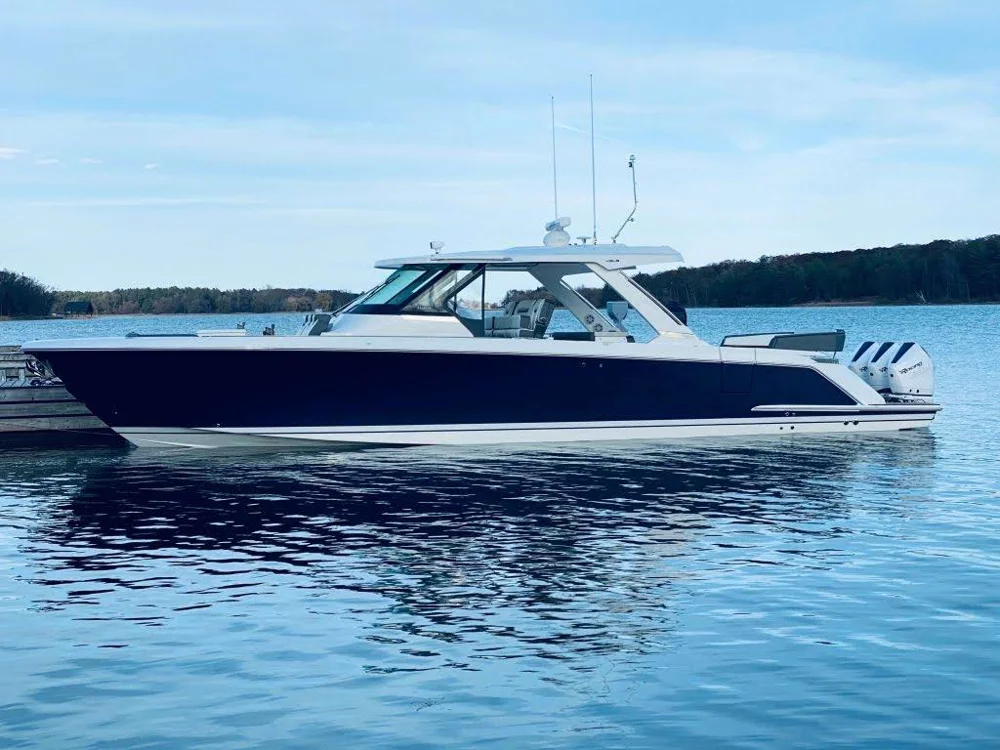 2021 Tiara Yachts 43 LS for sale in Lansdowne, Canada, photo 3 of 5