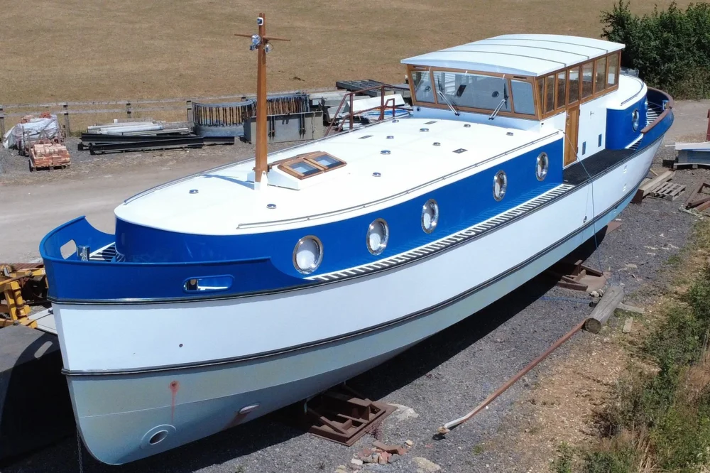 BoatPhoto.coverAlt