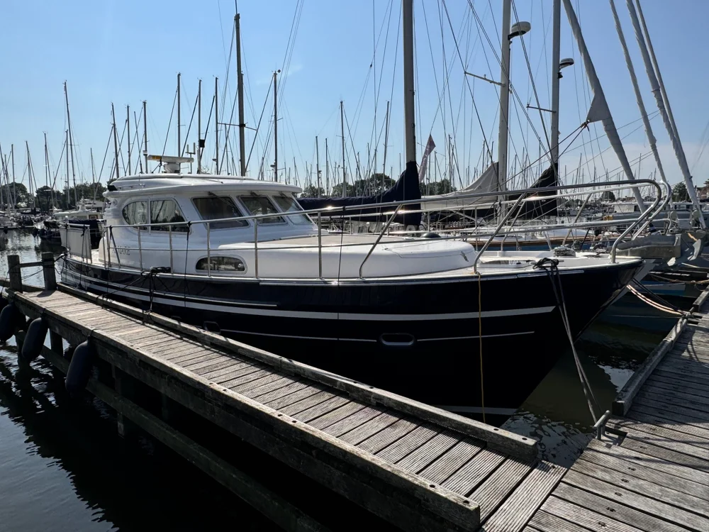 BoatPhoto.coverAlt