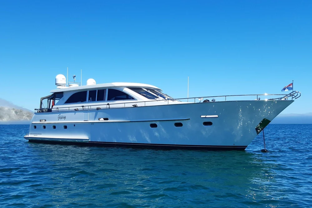 BoatPhoto.coverAlt
