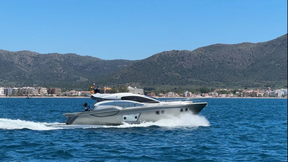 BoatPhoto.coverAlt