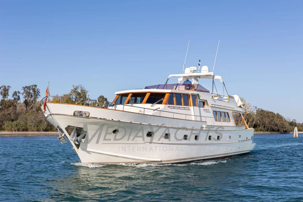 BoatPhoto.coverAlt