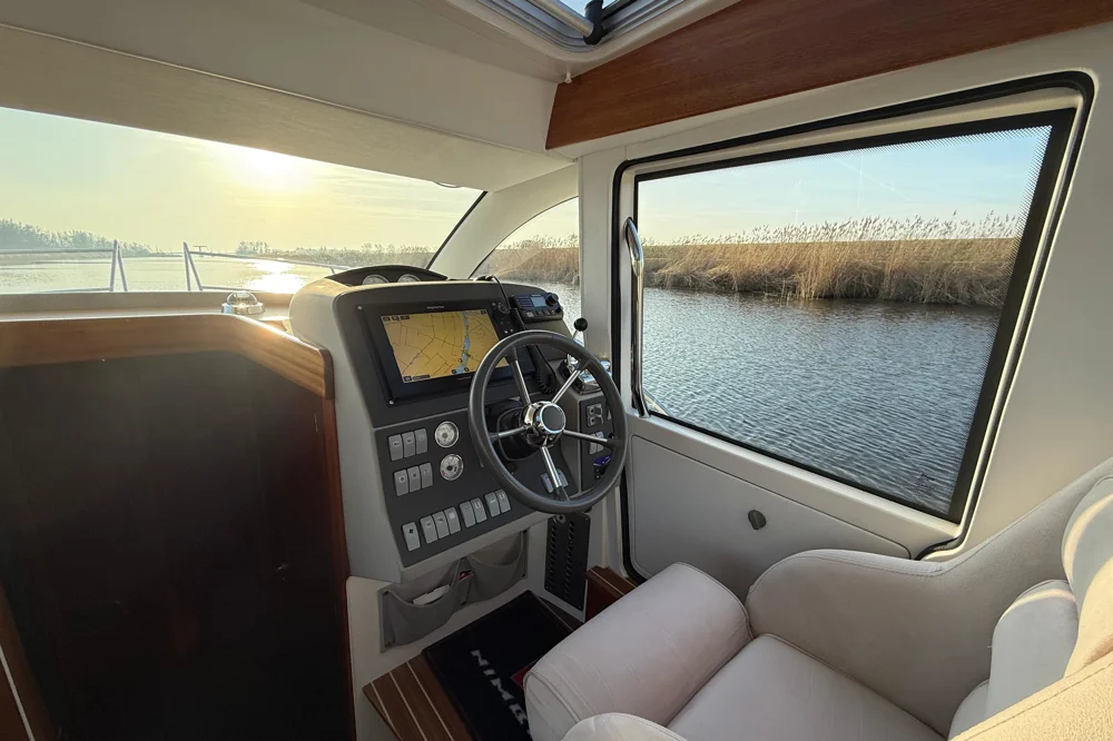 2011 NIMBUS 335 Coupe for sale in Nederland, The Netherlands, photo 4 of 5