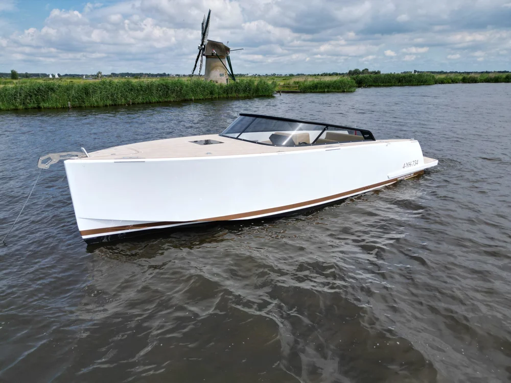 BoatPhoto.coverAlt