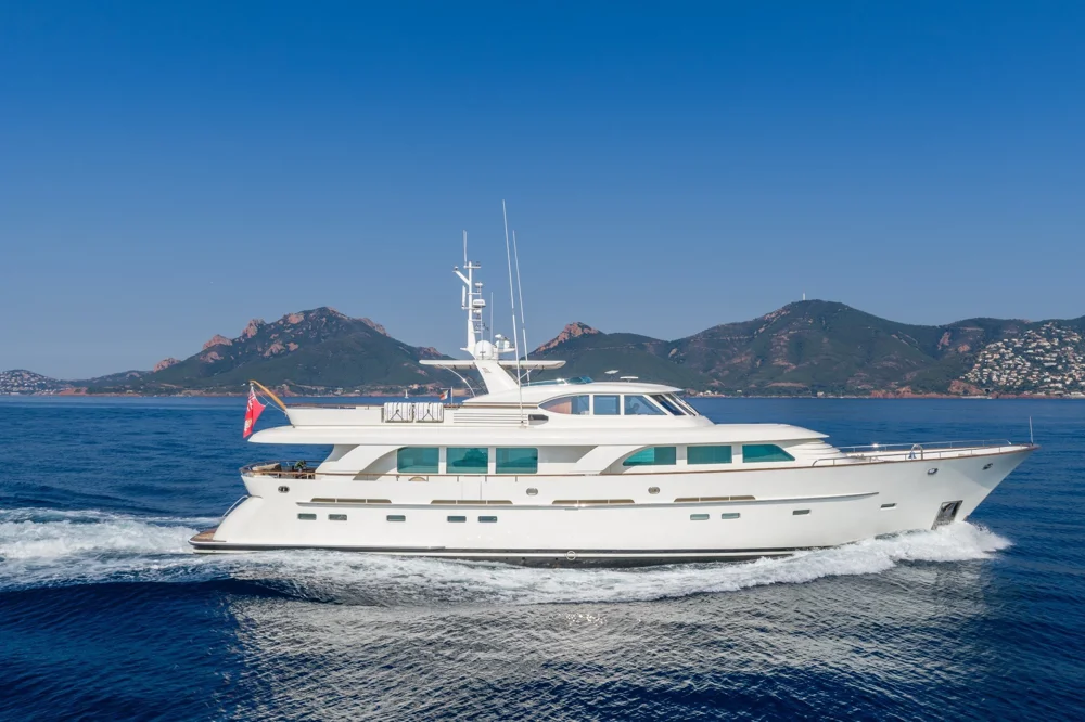 BoatPhoto.coverAlt
