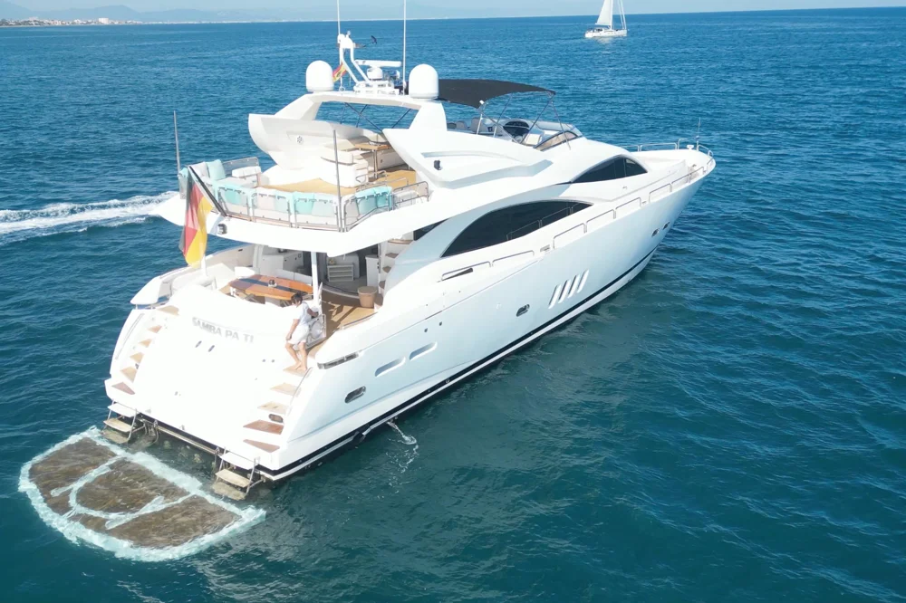 BoatPhoto.coverAlt
