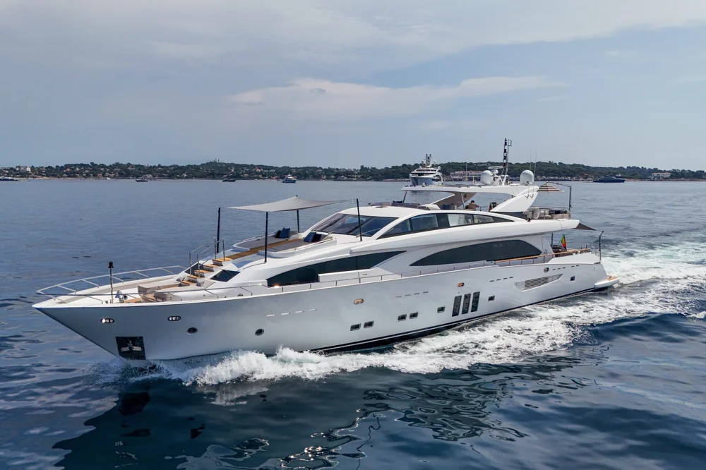 BoatPhoto.coverAlt