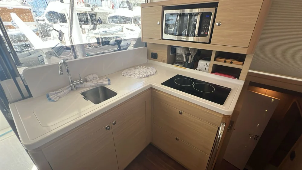 2023 AQUILA 44 Yacht for sale, photo 3 of 5