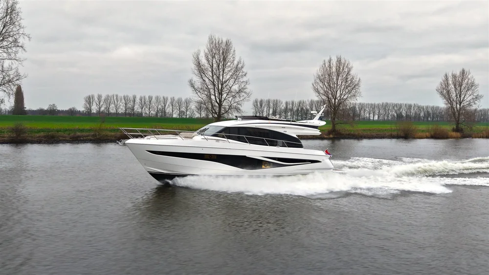 BoatPhoto.coverAlt