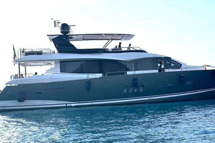 BoatPhoto.coverAlt