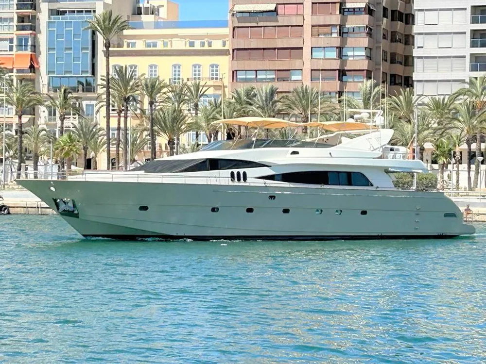 BoatPhoto.coverAlt