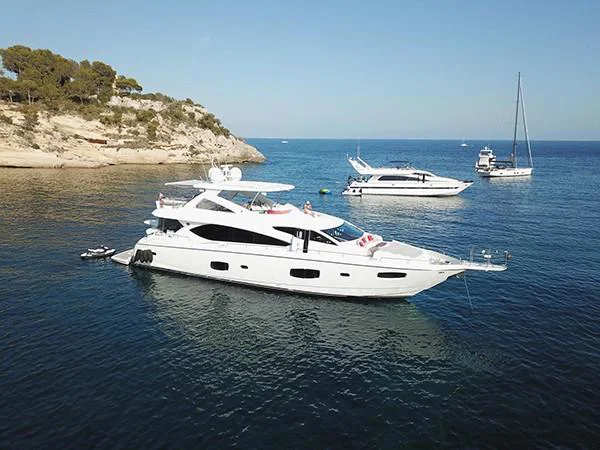 2011 SUNSEEKER 88 Yacht for sale in Vilamoura, Portugal, photo 4 of 5