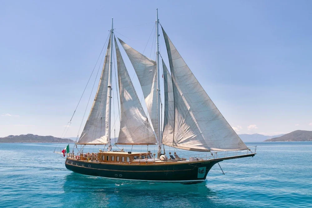 BoatPhoto.coverAlt