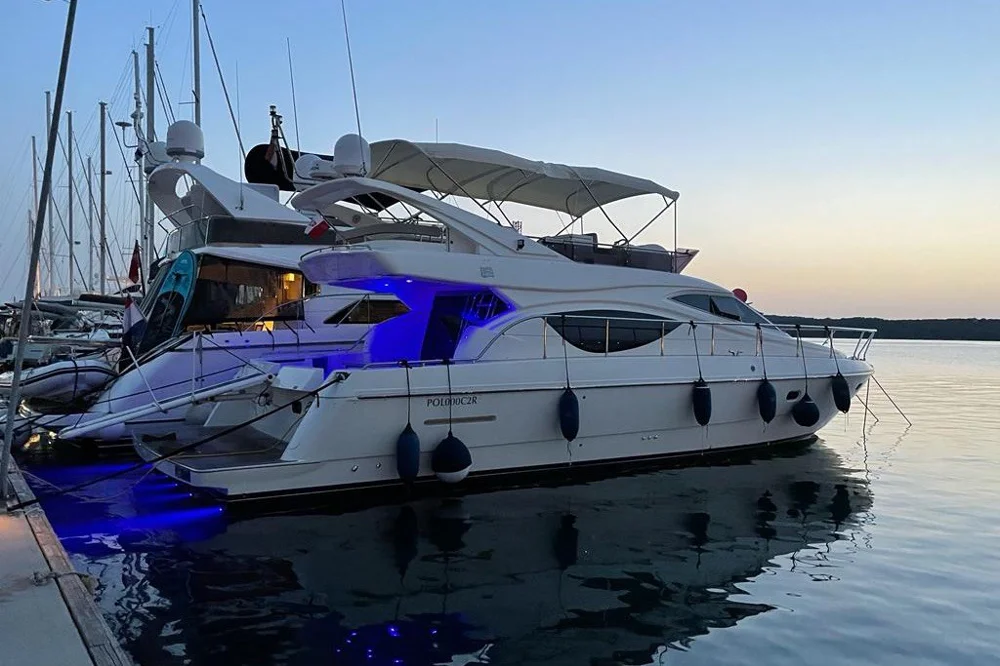 BoatPhoto.coverAlt