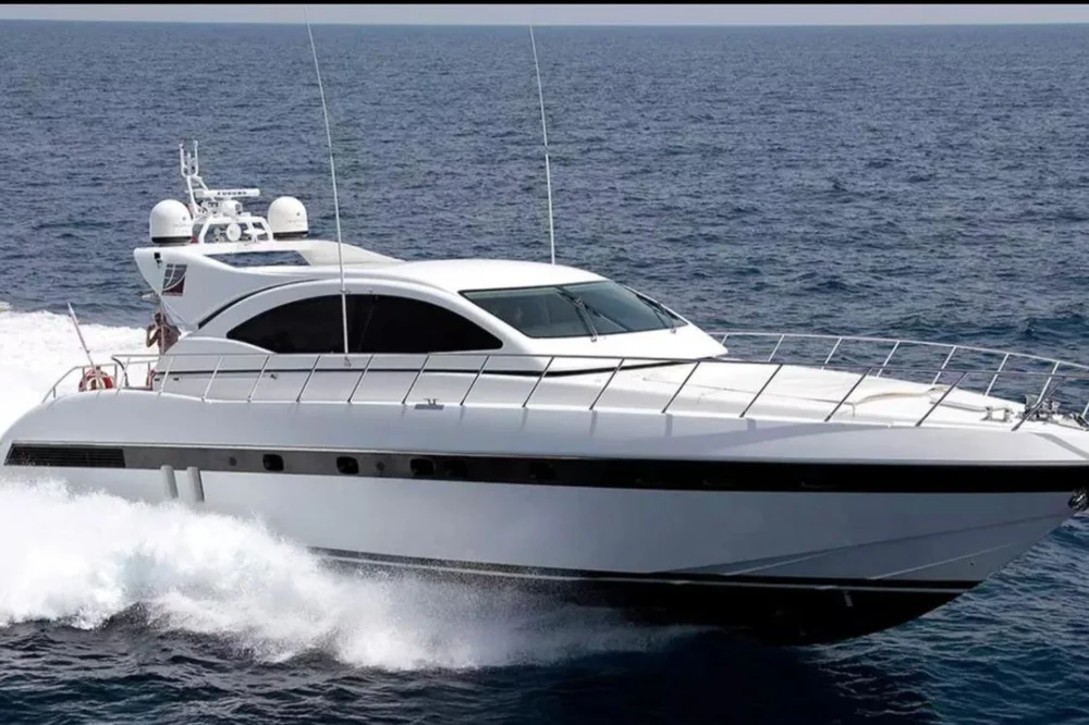 BoatPhoto.coverAlt