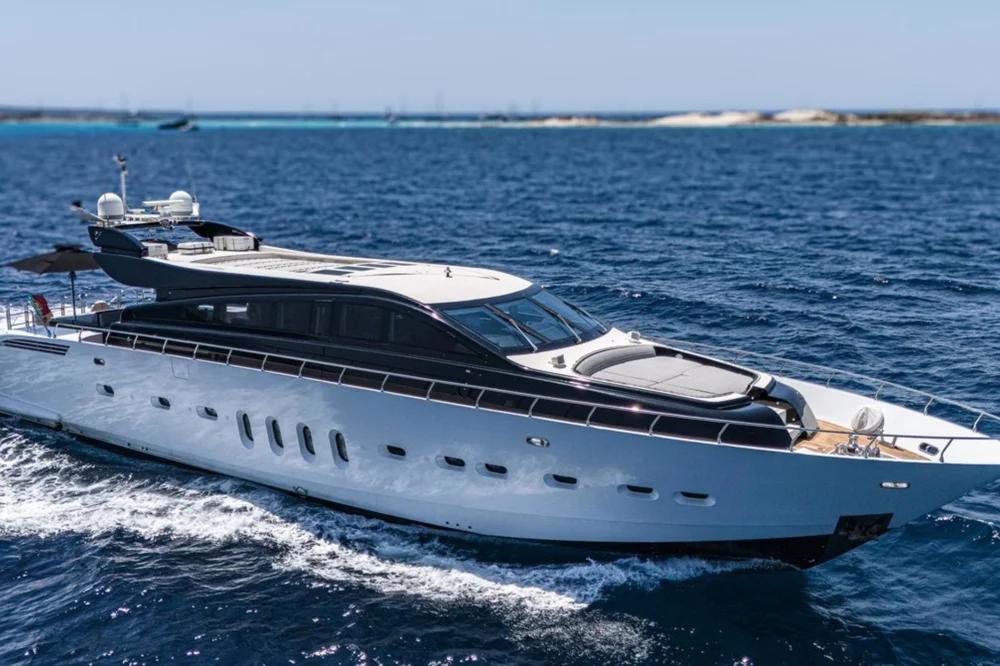 BoatPhoto.coverAlt