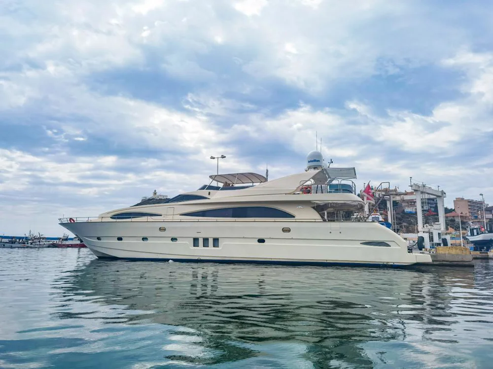 BoatPhoto.coverAlt