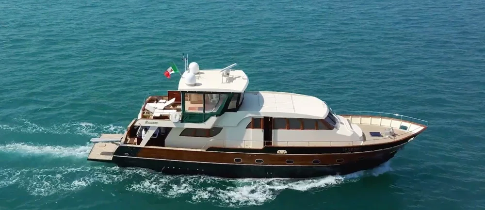 BoatPhoto.coverAlt