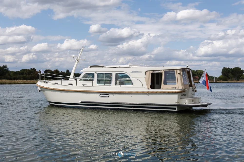 BoatPhoto.alt