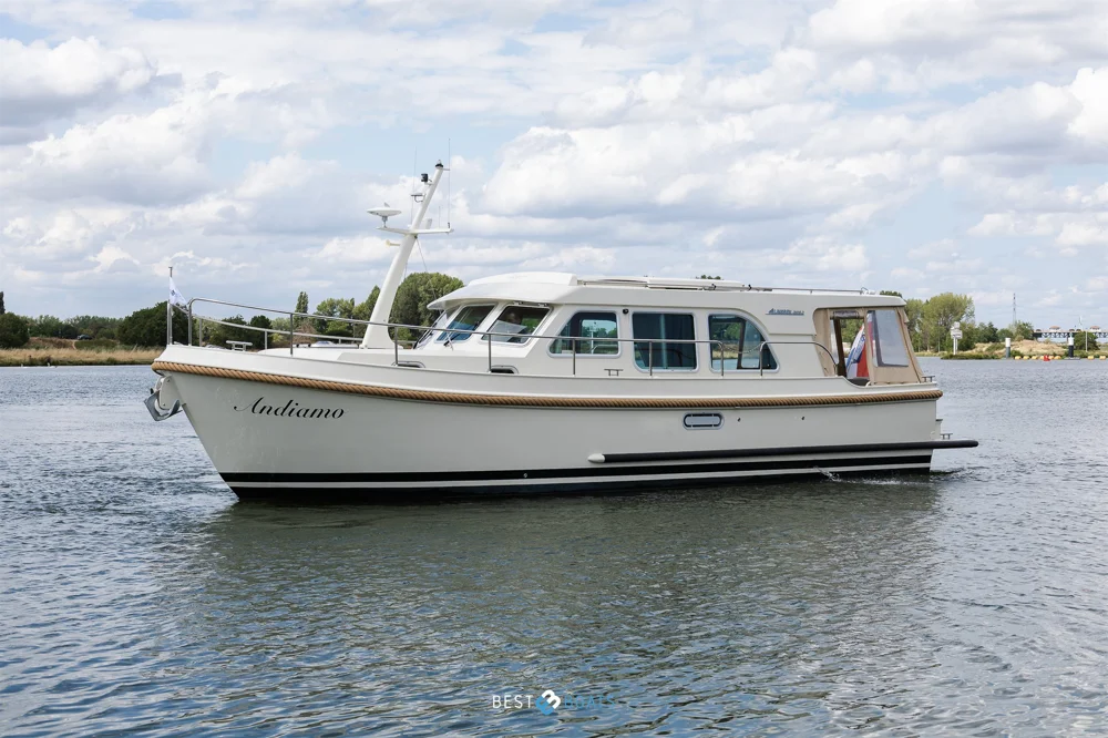 BoatPhoto.alt