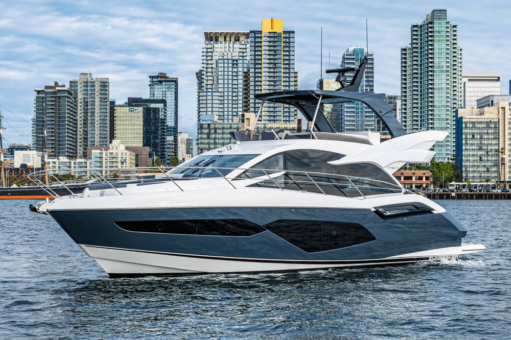 BoatPhoto.coverAlt