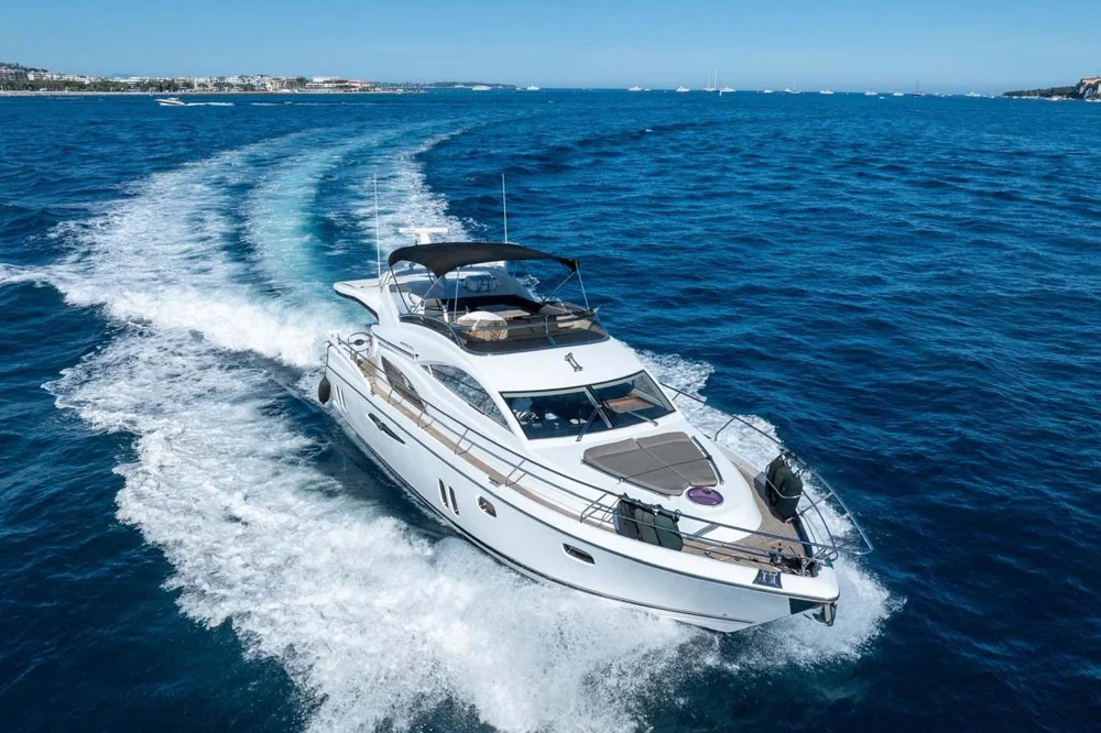 BoatPhoto.coverAlt